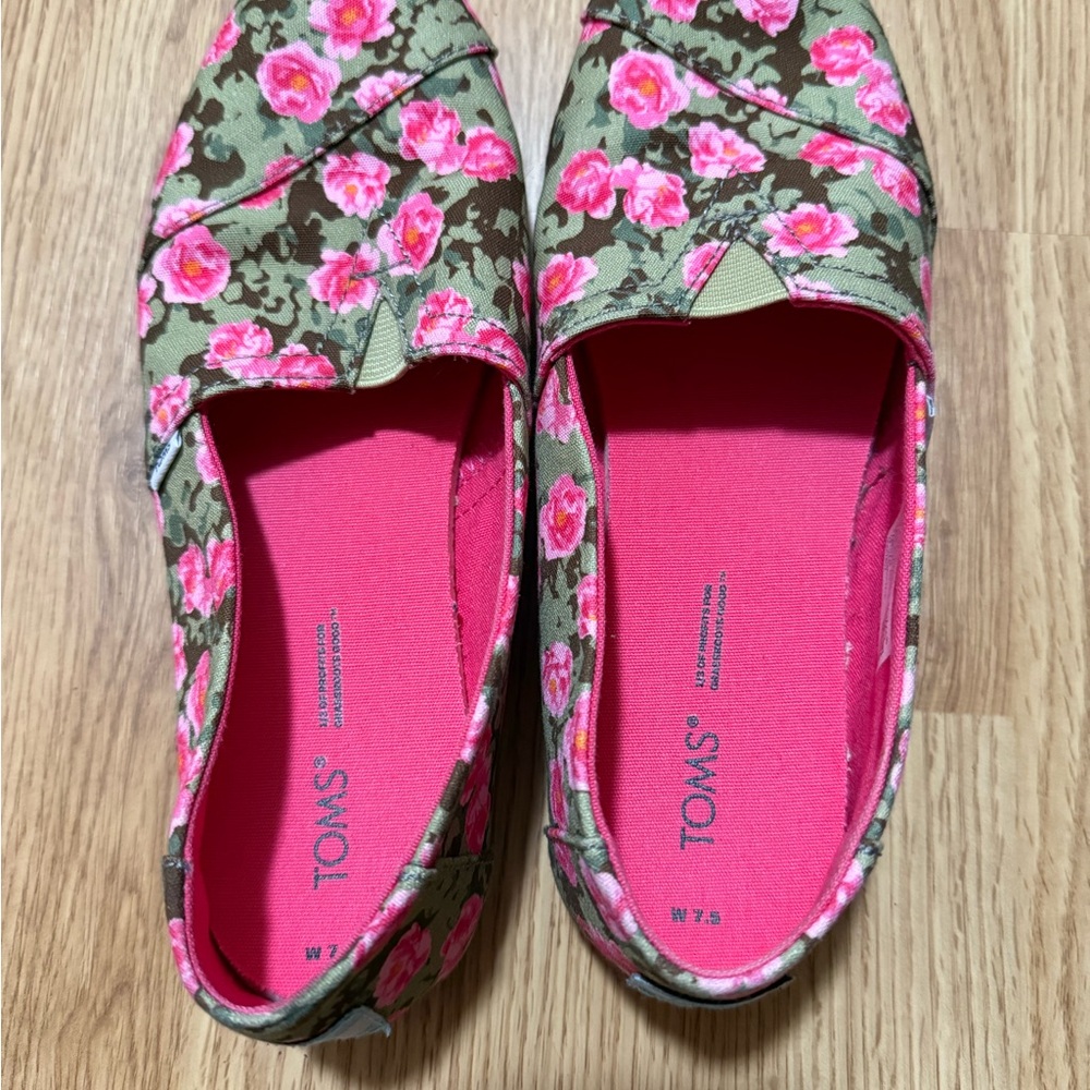 Toms Pink and Green Flats with Decorative Design